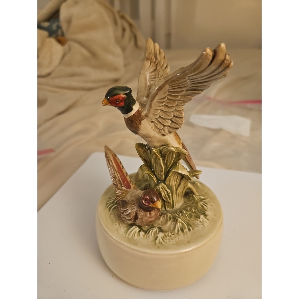 Vintage 1979 Otagiri Japan Ceramic Pheasant Music Box / Greensleeves (467)